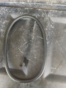 1979 MERCURY 402 40HP 2 cyl SEAL, RUBBER - EXHAUST PLATE TO BOTTOM COWL - Imagen 1 de 2