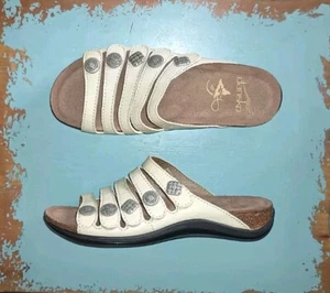 New Dansko Janie Women's EU 36 US 6 Beige Patent Leather Strappy Side Sandals - Picture 1 of 11