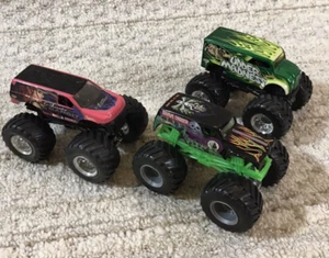 (3) LOT HOT WHEELS Monster Jam 1:64, Grave Digger, Scarlet Bandit, Udder Madness - Picture 1 of 21