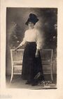 BD832 Carte Photo vintage card RPPC Femme woman fasion mode chapeau d&#233;cor peint