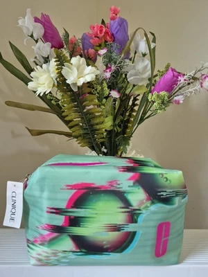 Bolsa de Maquillaje Clinique "Tamaño Grande" en Verde Claro Ver Fotos, Cremallera y Forro Foto 1 de 4