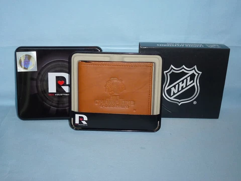 CHICAGO BLACKHAWKS 2015 Stanley Cup CHAMPS  Leather BiFold Wallet   NIB  brown Cover