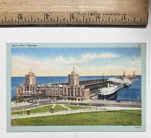 Postal de lino Navy Pier Chicago de colección barco y torres años 40 coleccionable - Imagen 1 de 2
