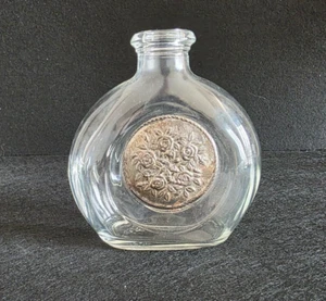 Vintage Bottiglia da Liquore in Vetro Soffiato con Placca Decorativa Argento - Foto 1 di 5