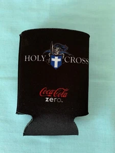 Nuevo aislador de lata aislante de espuma Koozie vintage Holy Cross College Coca Cola Zero Drink - Imagen 1 de 3