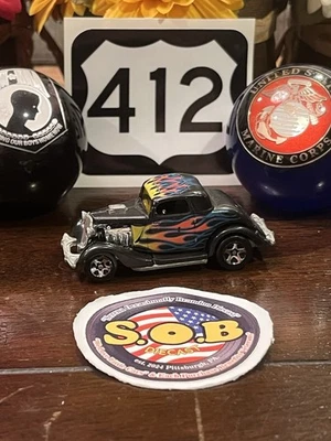 Ford cupé Hot Wheels 1934 1:64 negro con llamas diecast usado excelente estado Foto 1 de 4