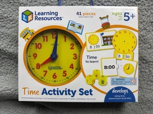 Juego de actividades de tiempo de recursos de aprendizaje 41 piezas edades 5+ Telling Time LER 3220 - Imagen 1 de 4