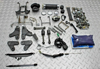 Honda Magna 750 1998 - OEM - varios soportes de pernos de hardware Foto 1 de 4