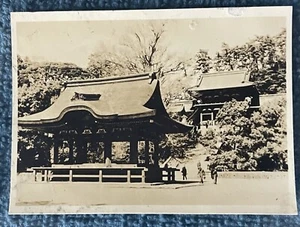 Antica fotografia giapponese in bianco e nero, pagode. 3” X 2” (verde) - Foto 1 di 1