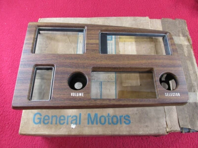 NOS 1971 1972 年 BUICK RIVIERA 船用 DASH 收音机时钟通风口木板 — 第 1/4 张图片