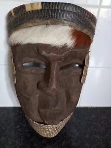 Vintage wooden and shell African mask - Picture 1 of 8