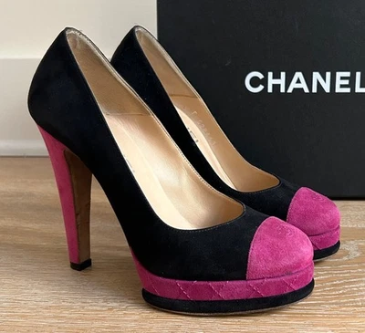 Chanel Negro y Fucsia Logo Puntera Gamuza Bomba EU 36 US 5/6 Foto 1 de 4