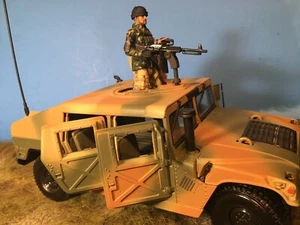 1/18 HUMVEE by Maisto Utilized by British in the Middle East with Royal Marine   - Bild 1 von 11