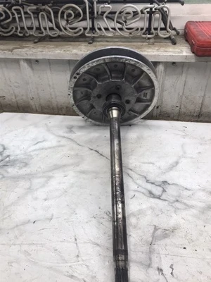 19 Ski-Doo Renegade Adrenaline 900 Ace Turbo 137" embrague secundario y eje de gato Foto 1 de 4