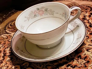 Vintage NORITAKE ROMANCE 6022 DEMITASSE TAZZA/piattino delicati fiori su bianco ~ quantità - Foto 1 di 6