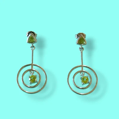 Висячие серьги-гвоздики с зеленым перидотом из стерлингового серебра 925 пробы с родием - Изображение 1 из 4