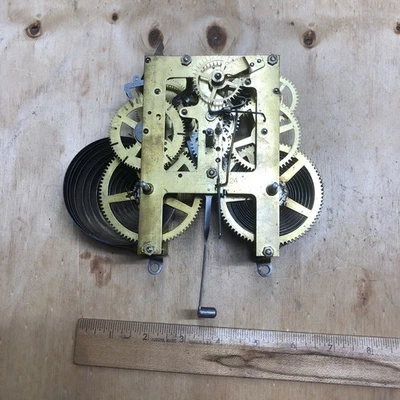 Antiguo reloj de cuerda vintage Ingraham Gingerbread Mantle movimiento de parte Foto 1 de 4