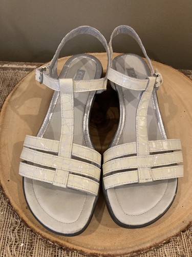 Sandali ECCO Sensata bianchi ��Brevetto Flash�� cinturino a T in pelle S 40. Slip On con fibbia