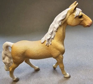 Schleich 2019 Horse Palomino Mare American Saddlebred 4.5” Tall x 5.75” Long - Picture 1 of 7
