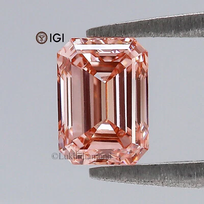 1.13 CT IGI Certified Emerald Cut Fancy Vivid Pink Color VS1 Clarity Lab Diamond - Image 1 of 4