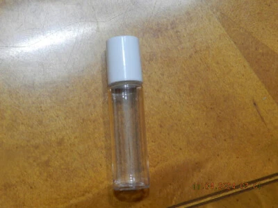 Лот из 47НОВЫХ пустых прозрачных роликовых трубок с белой крышкой для блеска губ, духов и т. д. - Изображение 1 из 4