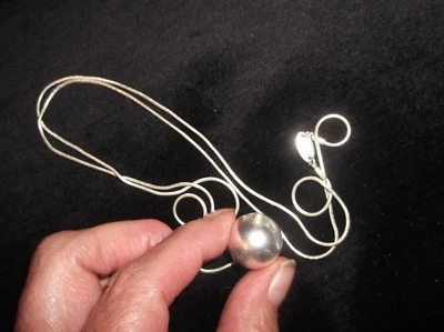 ELEGANTE CADENA SERPENTINA ENCHAPADA EN PLATA PEREGRINA DANESA + PERLA GRANDE TONO PLATEADO Foto 1 de 4