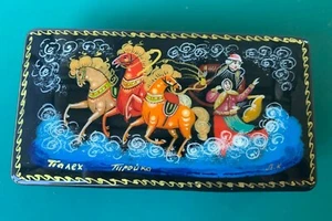 Russian Lacquer Box Fairy Tale Palekh Troika Three Horses Signed by Artist - Picture 1 of 10