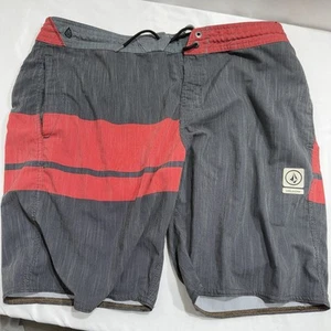 Volcom Board Shorts Mens Size 34 Gray Red Striped Slingers Quick Dry - Picture 1 of 11