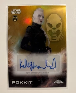 2025 Topps Chrome Star Wars Kelly Macdonald (Pokkit) Autogramm (32/50) Gold Refractor - Bild 1 von 2