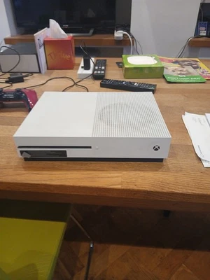 Microsoft Xbox One No Wires Or Games One Controller Included - Image 1 of 4