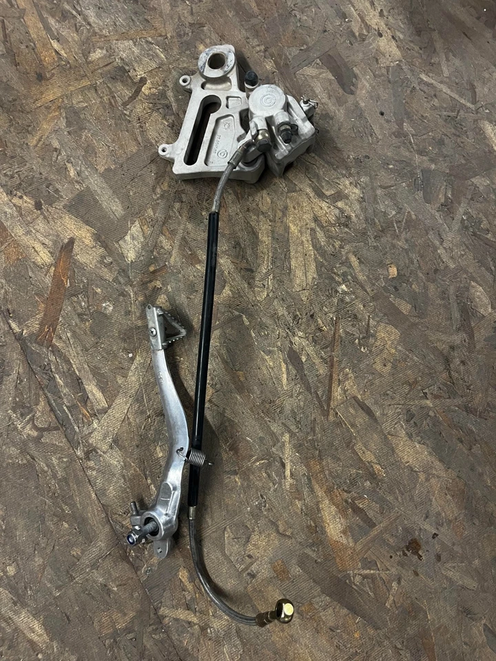 2002 KTM 250 EXC-F Rear Brake caliper/ Pedal Foto 1 de 1