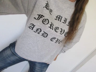 Sudadera mediana gris Pullover cuello redondo gráfico ZARA para mujer Foto 1 de 4