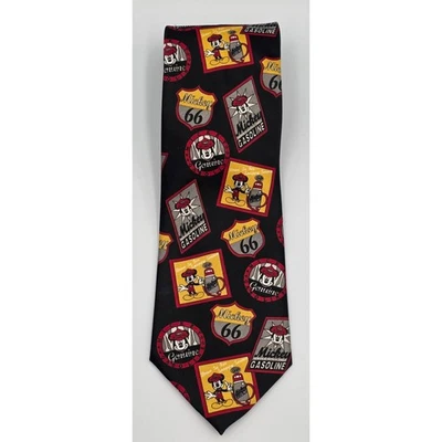 Corbata de cuello clásica de Walt Disney vintage con letreros de gasolina Mickey Unlimited Route 66 Foto 1 de 3