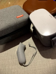 Oculus Go Standalone Virtual Reality Grey Headset, Remote, and Waterproof Case - Picture 1 of 2