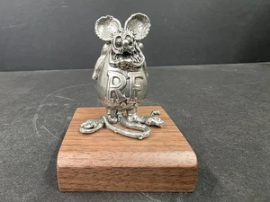 ED "BIG DADDY" ROTH, "RATTE FINK PEWTER WITH A WALNUT BASE BY LARRY HENLEY #1 DC - Bild 1 von 8