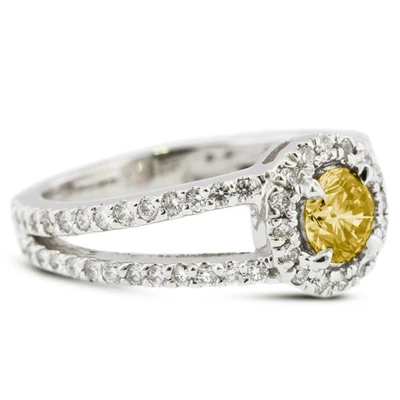 Anillo de piedras laterales halo platino diamantes extraídos tierra redonda SI1 amarillo de 1 3/4 quilates Foto 1 de 4