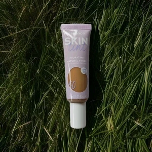 essence Foundation Haut Tint Hydrating Natural Finish LSF 30, 50, 30 ml - Bild 1 von 2