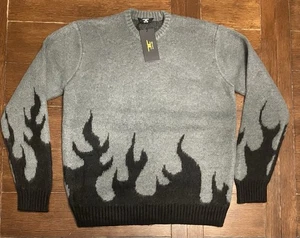 Suéter Para Hombre Jordan Craig Talla M Gris Ébano Inferno Cuello Redondo Llamas Nuevo Con Etiquetas - Imagen 1 de 4