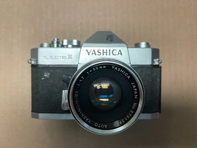 Винтажная пленочная камера Yashica TL Electro X 35 мм с объективом 50 мм и буклетом - непроверенная - Изображение 1 из 4