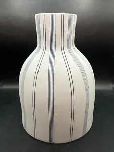 Modern, Sleek Lined, Porcelain, Wide Based Vase - Picture 1 of 6