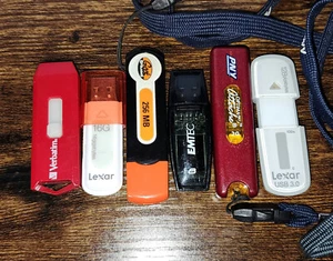 Lot de clés USB assorties - 158 Go au total - 6 lecteurs - Photo 1/12