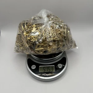 Bulk Lot Scrap Jewelry Gold Toned ~ 6 Lbs Earrings Rings Fashion Bracelet Chains - Picture 1 of 4