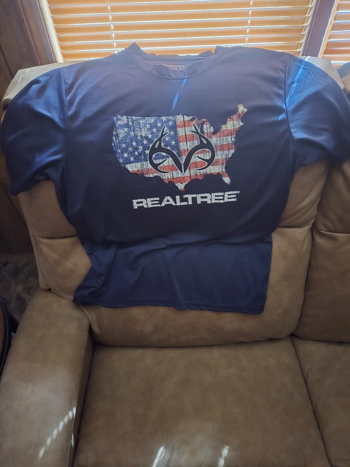 Realtree (M) Shirt - Image 1 of 1