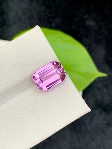 Piedra preciosa de kuncita rosa corte esmeralda de 4,05 quilates: piedra VVS Afganistán - Imagen 1 de 5