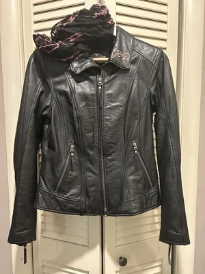 Chaqueta corta de cuero para mujer Harley-Davidson alas rosas adornadas 97042-11VW Foto 1 de 4