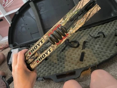 hoyt compound bow right hand used - Image 1 of 4