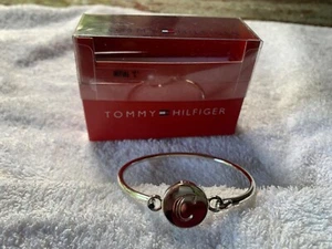NEW VTG Tommy Hilfiger Engraved "C" Bangle Silver 7.5" - Picture 1 of 5