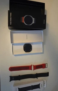 Samsung Galaxy Watch Ultra 47MM (Comes w/ 2 bands) Excellent - Photo 1 sur 8
