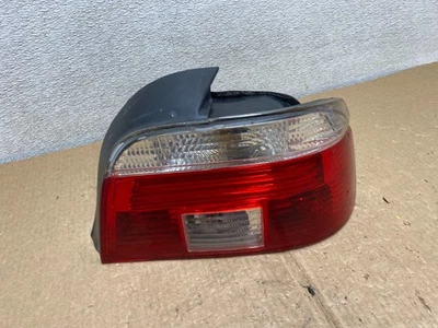 Luz trasera lateral derecha pasajero BMW 5 Series E39 530i 2001-2003 OEM V1265 DW Foto 1 de 4