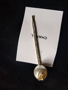 Chanel hair clip - Picture 1 of 3